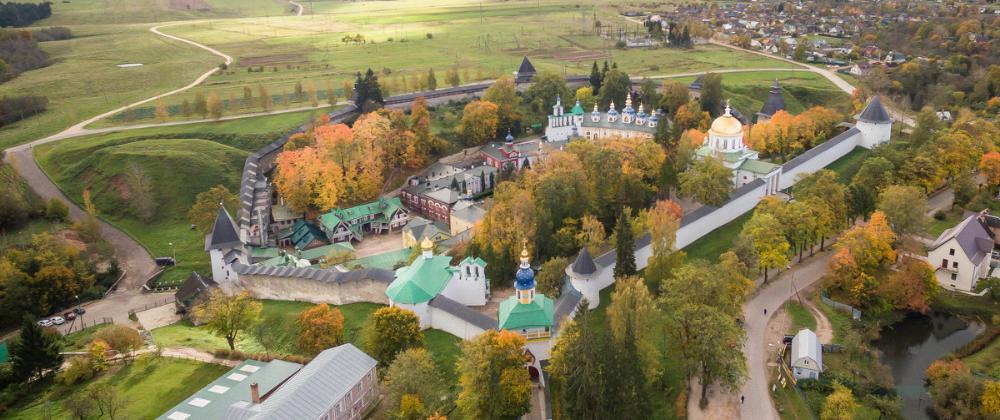 Печоры Свято-Успенский Псково-Печерский монастырь.