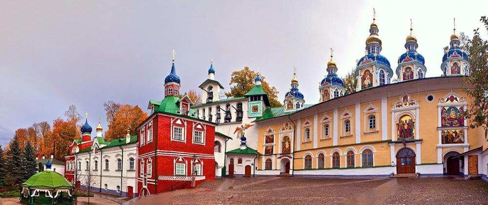 Печоры. Псково-Печерский монастырь.